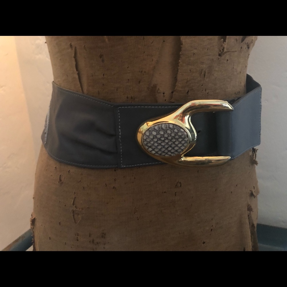 80’s dove great Leather and Snake Belt